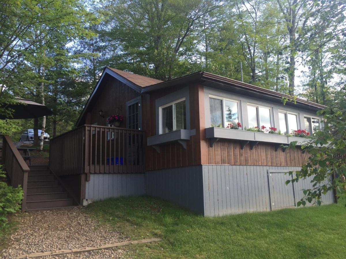 Somerset Lakeside Resort Bancroft Exterior photo